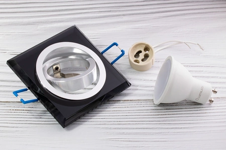 Sada GLASS ARIAN halogénová štvorcová pohyblivá čierna + GU10 LED 6W 4000K