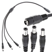 Zásuvkový konektor pre LED pásik DC 2,1/5,5 s tromi výstupmi typu samec